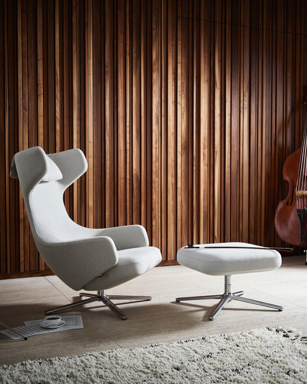 Lounge Chairs & Sofas